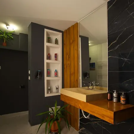 The Knightly Guest *