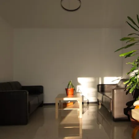 The Knightly Guest * Boekarest